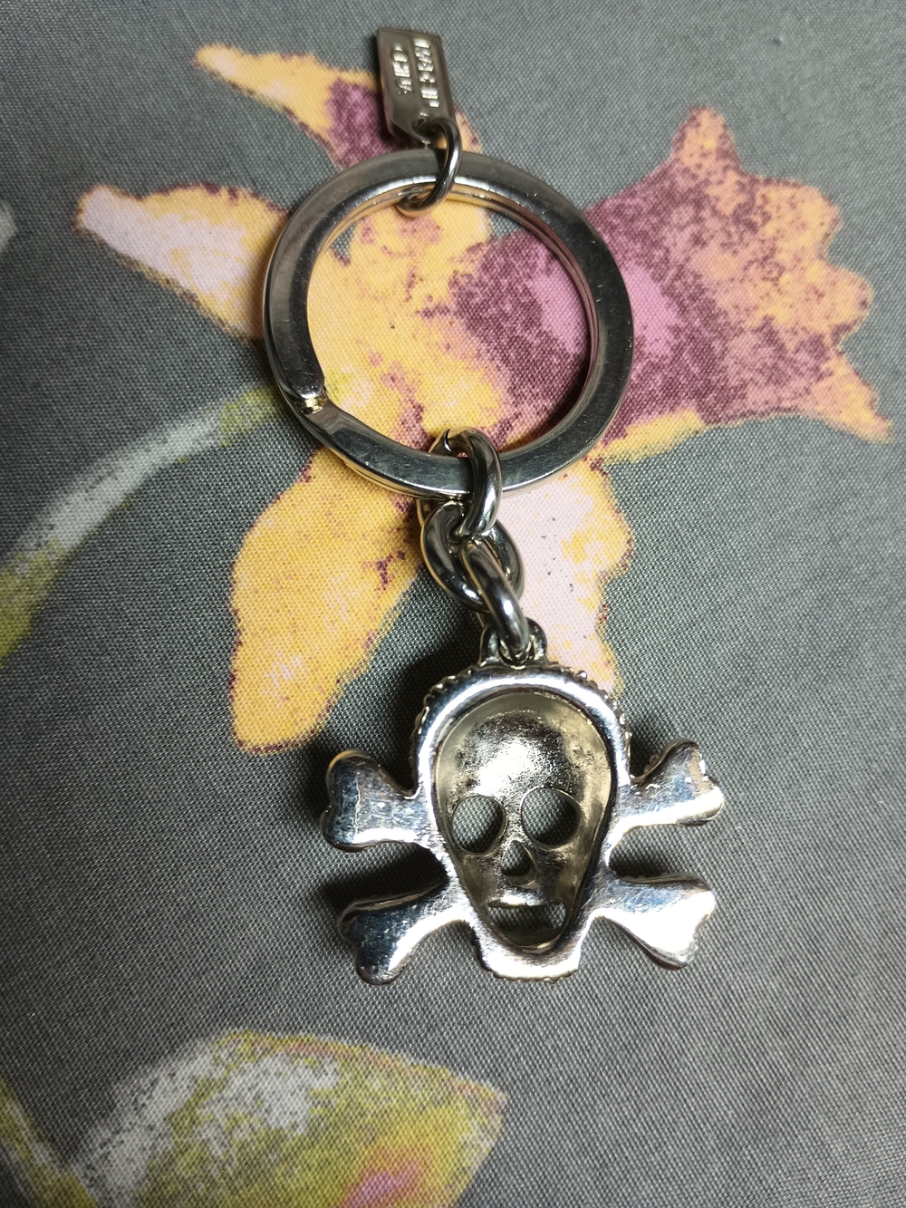 RARE Vintage Coach Crystal Pave Skull Crossbones Keychain Or Bag Charm 92413 - Picture 4 of 4